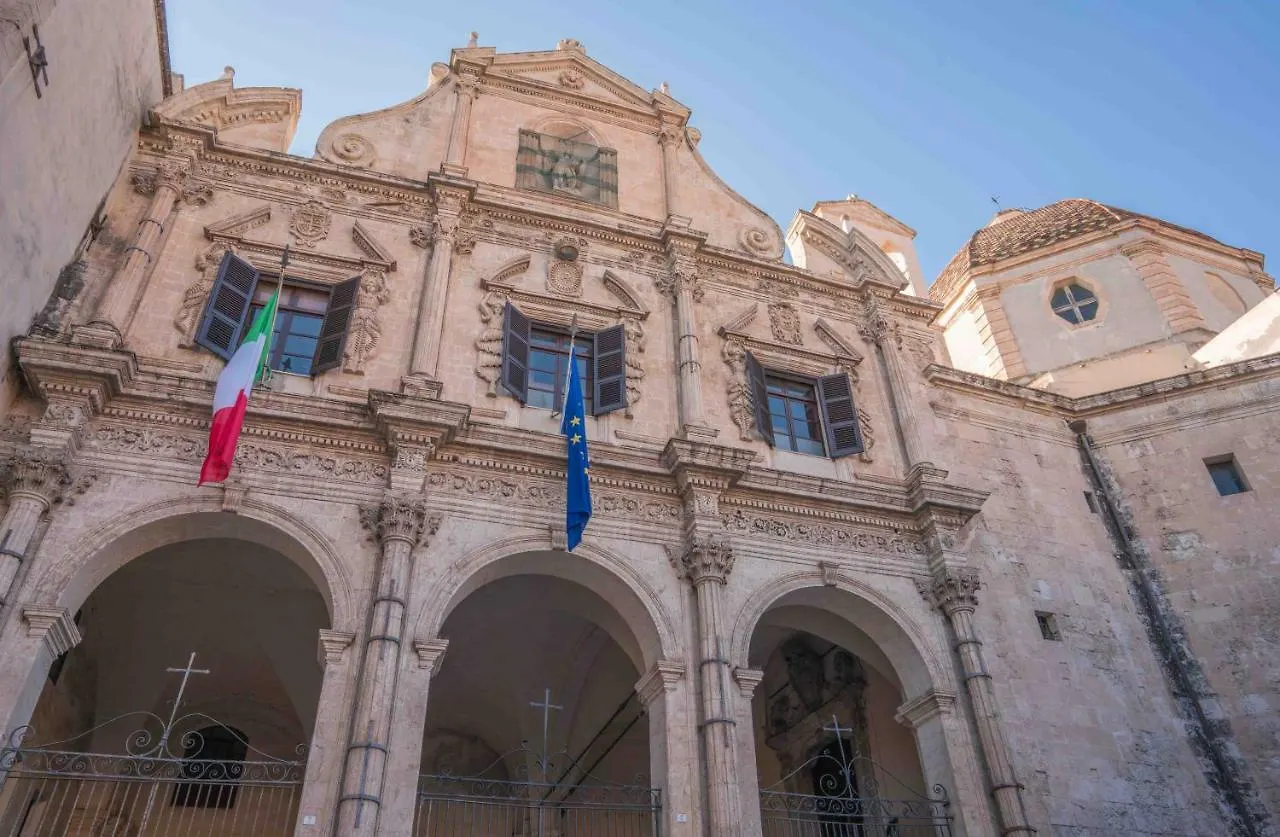 Modern Apartment In Historic Building Cagliari Italy