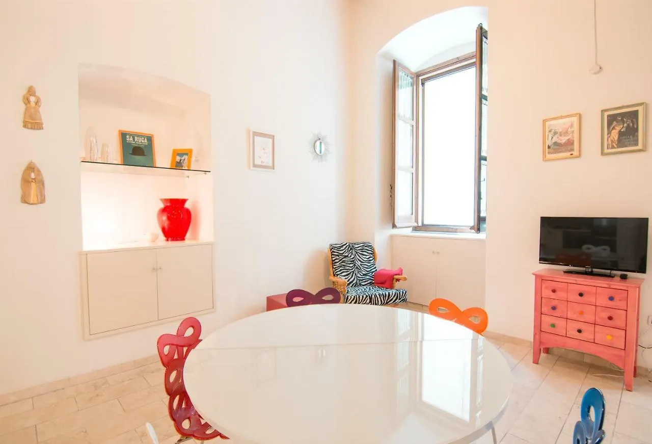 Modern Apartment In Historic Building Cagliari